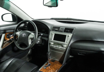 Подержанный автомобиль Toyota Camry Sedan 2010 года (9 фото)