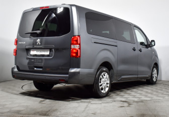 Подержанный автомобиль Peugeot Traveller 2020 года (5 фото)
