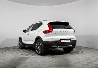 Подержанный автомобиль Volvo XC40 2018 года (7 фото)