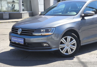 Подержанный автомобиль Volkswagen Jetta Sedan 2014 года (7 фото)