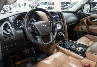 Подержанный автомобиль Infiniti QX80 2021 года (18 фото)