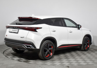 Подержанный автомобиль Omoda C5 2022 года (5 фото)