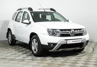 Подержанный автомобиль Renault Duster 2017 года (3 фото)