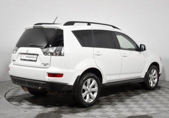 Подержанный автомобиль Mitsubishi Outlander 2011 года (5 фото)