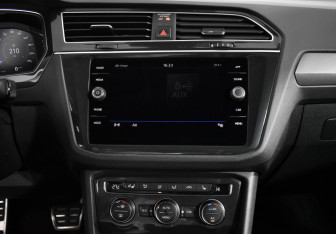 Подержанный автомобиль Volkswagen Tiguan 2019 года (15 фото)