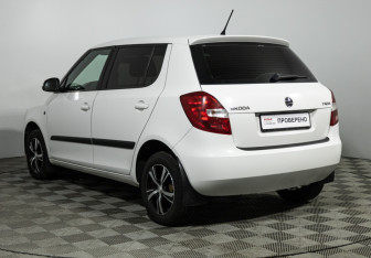 Подержанный автомобиль Skoda Fabia Hatchback 2013 года (7 фото)