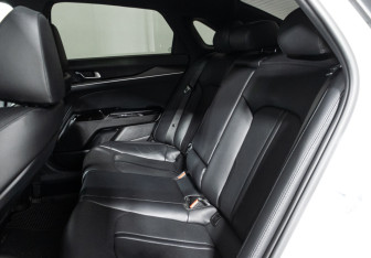 Подержанный автомобиль Kia K5 2022 года (10 фото)