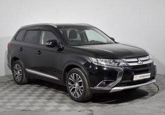 Подержанный автомобиль Mitsubishi Outlander 2018 года (3 фото)