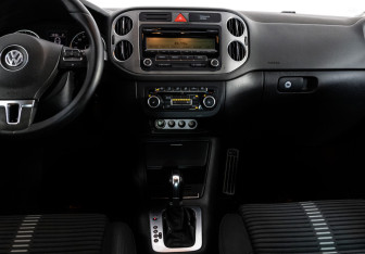 Подержанный автомобиль Volkswagen Tiguan 2010 года (12 фото)