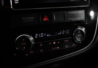 Подержанный автомобиль Mitsubishi Outlander 2018 года (14 фото)