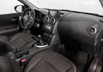 Подержанный автомобиль Nissan Qashqai 2007 года (14 фото)