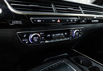 Подержанный автомобиль Audi Q7 2018 года (22 фото)