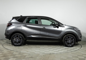 Подержанный автомобиль Renault Kaptur 2022 года (4 фото)