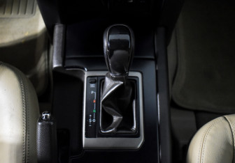 Подержанный автомобиль Toyota Land Cruiser Prado 2011 года (10 фото)