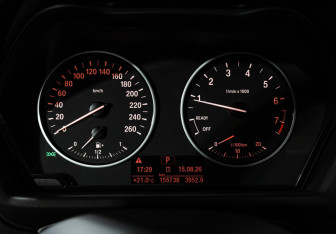 Подержанный автомобиль BMW X1 2015 года (12 фото)