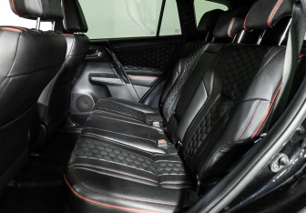 Подержанный автомобиль Toyota RAV4 2019 года (10 фото)