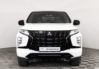 Подержанный автомобиль Mitsubishi Montero Sport 2022 года (2 фото)