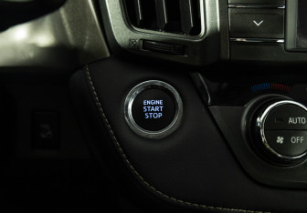 Подержанный автомобиль Toyota RAV4 2013 года (19 фото)