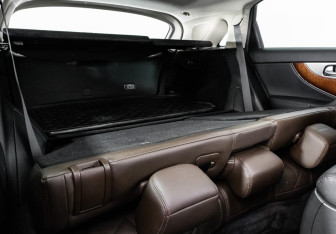 Подержанный автомобиль Infiniti QX70 2015 года (24 фото)