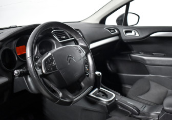 Подержанный автомобиль Citroen C4 Sedan 2013 года (9 фото)