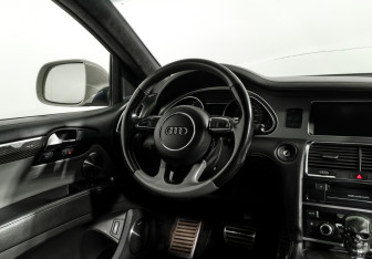 Подержанный автомобиль Audi Q7 2012 года (18 фото)