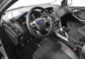 Подержанный автомобиль Ford Focus Sedan 2011 года (9 фото)