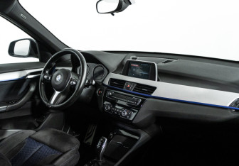 Подержанный автомобиль BMW X1 2018 года (9 фото)