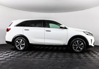 Подержанный автомобиль Kia Sorento 2018 года (4 фото)