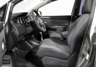 Подержанный автомобиль Nissan Tiida Sedan 2008 года (10 фото)