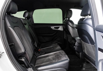 Подержанный автомобиль Audi Q7 2016 года (21 фото)
