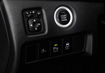 Подержанный автомобиль Mitsubishi Pajero Sport 2017 года (17 фото)