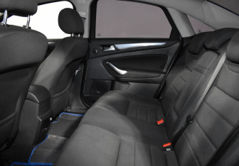 Подержанный автомобиль Ford Mondeo Sedan 2010 года (11 фото)