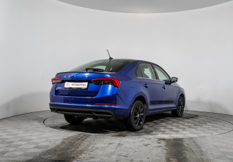 Подержанный автомобиль Skoda Rapid Liftback 2021 года (5 фото)