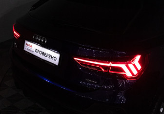 Подержанный автомобиль Audi Q3 2021 года (31 фото)
