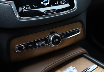 Подержанный автомобиль Volvo XC90 2019 года (17 фото)