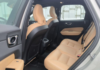 Подержанный автомобиль Volvo XC60 2020 года (18 фото)