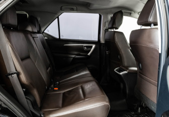 Подержанный автомобиль Toyota Fortuner 2018 года (22 фото)