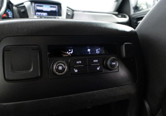 Подержанный автомобиль Chevrolet Tahoe 2016 года (27 фото)