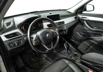 Подержанный автомобиль BMW X1 2020 года (11 фото)