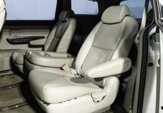 Подержанный автомобиль Kia Carnival 2019 года (10 фото)