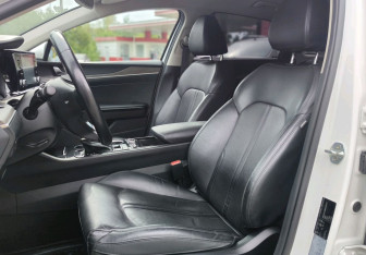Подержанный автомобиль Kia K5 2020 года (12 фото)