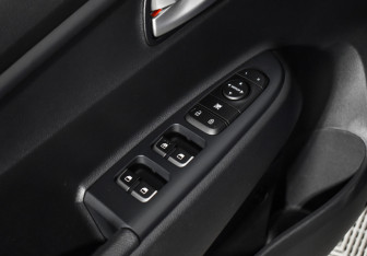 Подержанный автомобиль Kia Rio Hatchback 2021 года (10 фото)