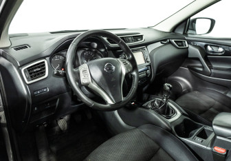 Подержанный автомобиль Nissan Qashqai 2016 года (11 фото)