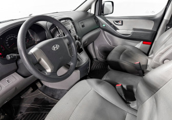 Подержанный автомобиль Hyundai Grand Starex 2011 года (9 фото)