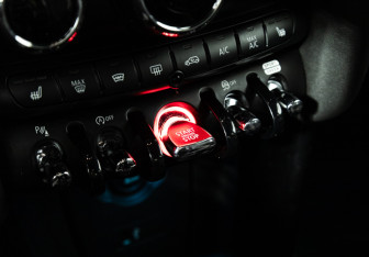 Подержанный автомобиль MINI Hatch 2019 года (18 фото)