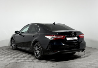 Подержанный автомобиль Toyota Camry Sedan 2022 года (7 фото)