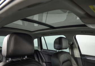 Подержанный автомобиль Volkswagen Tiguan 2020 года (24 фото)