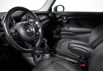 Подержанный автомобиль MINI Hatch 2014 года (9 фото)