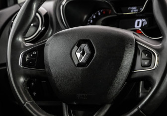 Подержанный автомобиль Renault Kaptur 2017 года (11 фото)