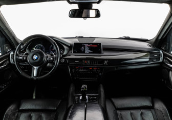 Подержанный автомобиль BMW X5 2016 года (11 фото)